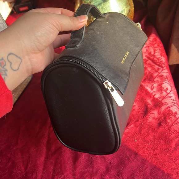 Black Michael Kors makeup bag - Picture 2 of 3